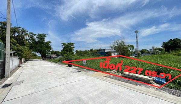 Land for Sale on Tiwanon Road Soi Ngobpramarn near Muang Thong Thani Pak Kret Nonthaburi